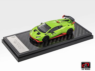 Lamborghini Huracan STO 1:64 LCD Models Verde