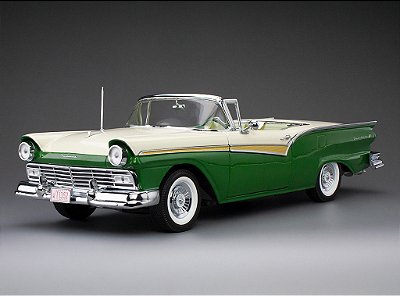 Ford Fairlane 500 Skyliner 1957 1:18 Sunstar Verde