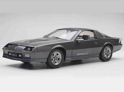 Chevrolet Camaro IROC 1985 1:18 Sunstar Prata