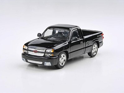 Chevrolet Silverado 2006 1:64 PARA64 Preto