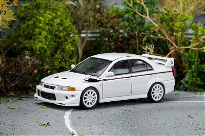 Mitsubishi Lancer Evolution VI GSR T.M.E 1:64 MOTORHELIX Branco