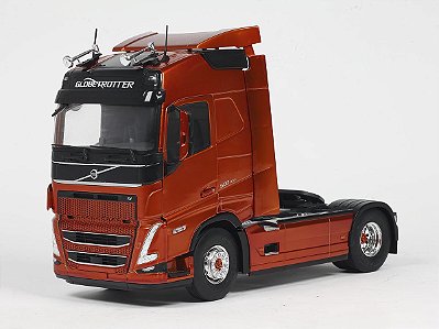 Volvo Trucks FH Globetrotter XL 2023 1:24 Solido Vermelho