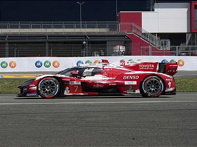 Toyota TR010 Hybrid Racing Winner Le Mans 24H 2026 1:18 Spark