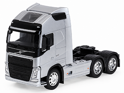 Volvo FH (6X4) 1:32 Welly Prata