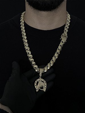 CORRENTE FRISO S DUPLA FACE ( 13mm- 70cm) + PINGENTE FERRADURA  DE CAVALO -  FECHO COM MARCAÇÃO 750 - BANHADO A OURO 18K