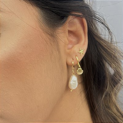 BRINCO ESTRELA DO MAR BANHADO A OURO 18K.