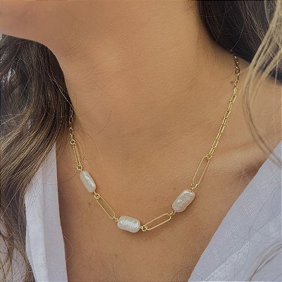 COLAR CARTIER COM ELOS GRANDES E PÉROLAS CAROLINA BANHADO A OURO 18K.