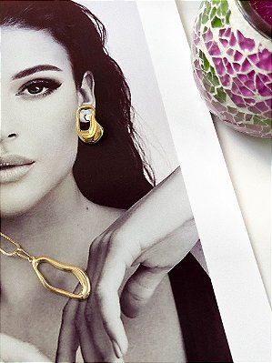 PINGENTE ORGANICO BANHADO A OURO 18K.