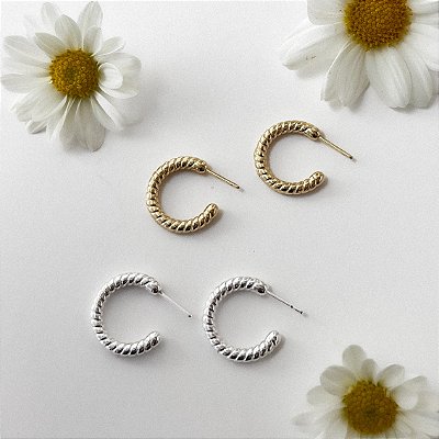 BRINCO ARGOLA  CORDA BANHADO A OURO 18K.