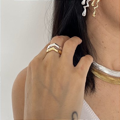 ANEL ONDA AJUSTÁVEL BANHADO  A PRATA.