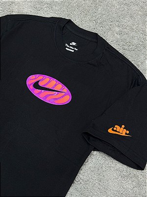 Camiseta Nike Sportswear Max90 Preta