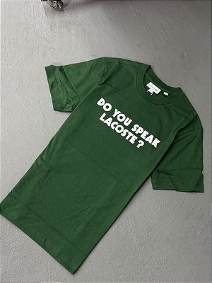 CAMISETA LACOSTE "DO YOU SPEAK LACOSTE?" VERDE