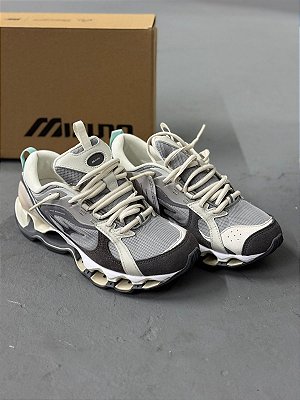 TÊNIS MIZUNO WAVE PROPHECY BETA 2 BEGE/CINZA