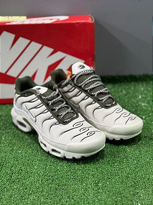 TÊNIS NIKE AIR MAX PLUS TN PHANTOM NEUTRAL OLIVE