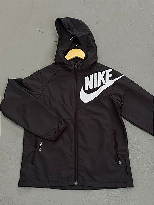 CORTA VENTO INFANTIL NIKE SPORTSWEAR PRETO
