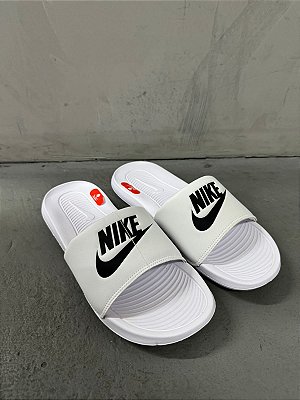 CHINELO SLIDE NIKE VICTORY ONE BRANCO