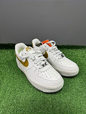 TÊNIS NIKE AIR FORCE 1 ' 07 NEXT BRANCO/DOURADO