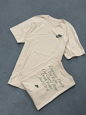 CAMISETA NIKE SPORTSWEAR CAFÉ