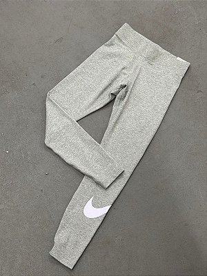 CALÇA NIKE SPORTSWEAR FACÃO CINZA FEMININA