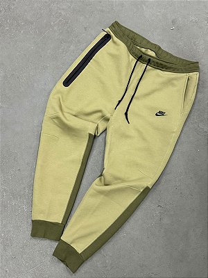 CALÇA NIKE TECH FLEECE VERDE MUSGO
