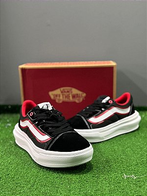 TÊNIS VANS OLD SKOOL OVER PRETO/VERMELHO