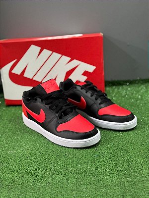 TÊNIS NIKE EBERNON LOW VERMELHO/PRETO