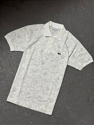 Polo Lacoste Classic Fit com Estampa Floral Branca