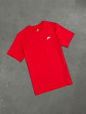 Camiseta Nike Sportswear Club Vermelha