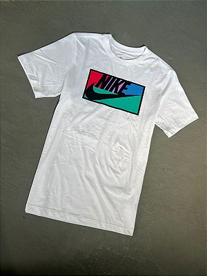 CAMISETA NIKE GRAPHIC TEE BRANCA