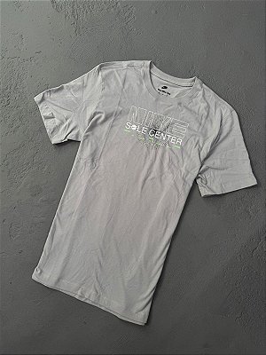 Camiseta Nike Sole Center (Cinza)