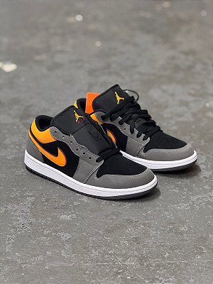 Tênis Air Jordan 1 Low SE Vivid Orange Cinza