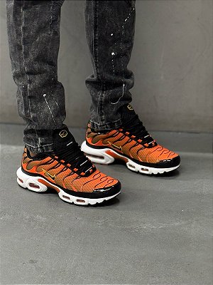 TÊNIS NIKE AIR MAX PLUS TN " SAFETY ORANGE "