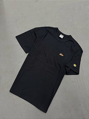 CAMISETA NIKE AIR MAX PLUS "PIMENTO" PRETA