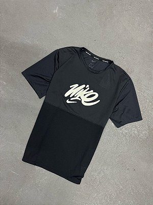 Camiseta Nike Dri-FIT Wild Run Preta
