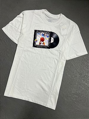 Camiseta Nike Max90 Basquete (Branco Gelo)