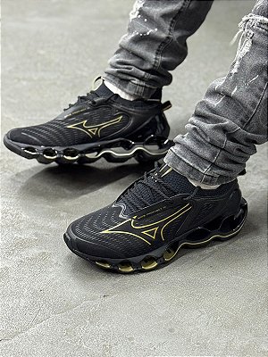 Tênis Mizuno Wave Prophecy 14 (Preto/Dourado)