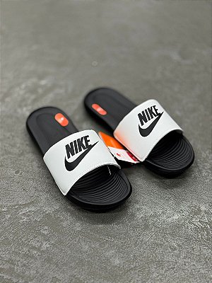 CHINELO NIKE SLIDE VICTORI ONE PRETO/BRANCO