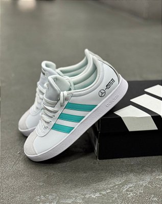 TÊNIS ADIDAS MERCEDES AMG MOTORSPORT VL COURT BRANCO