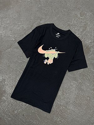 Camiseta Nike Sportswear Tee Iykyk Fs Preta