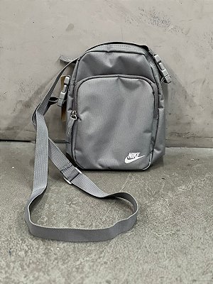 Bolsa  Nike Transversal Heritage Cinza