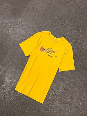 Camiseta Nike Sportswear Heritage Running (Amarelo)