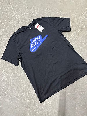 Camiseta Nike NSW Tee Std Pack ( Preta/Azul )