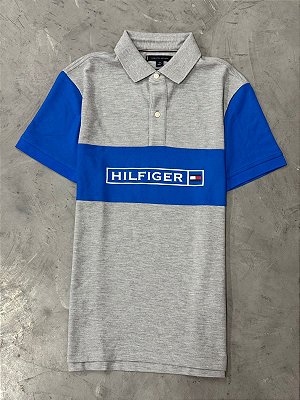 POLO TOMMY HILFIGER TECIDO PIQUÉ EMBORRACHADA (CINZA/AZUL ROYAL))