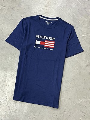 CAMISETA TOMMY HILFIGER AMERICANA MONOTYPE FLAG (AZUL MARINHO)