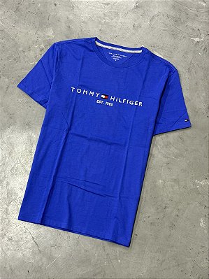CAMISETA TOMMY HILFIGER LOGO BORDADO (AZUL ROYAL)