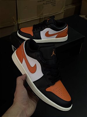 TÊNIS AIR JORDAN 1 LOW PRETO/LARANJA