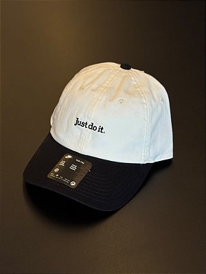 Boné Nike Club JDI Unissex (Bege/Preta)