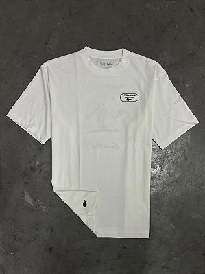 Camiseta de Tênis Ultra Dry com Estampa Heritage (BRANCA)