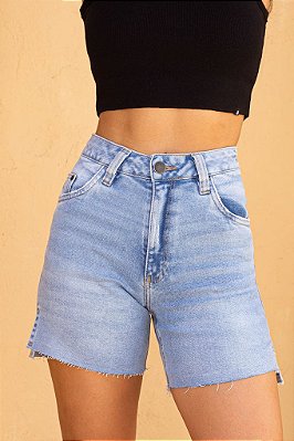 Shorts Jeans Com Barra A Fio e Abertura Lateral Revanche
