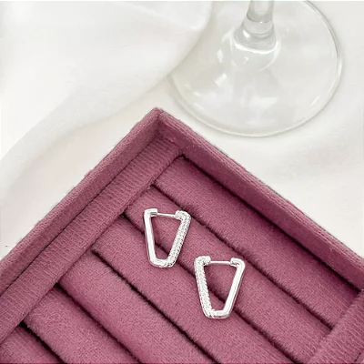 Argolas Triangular Cravejadas